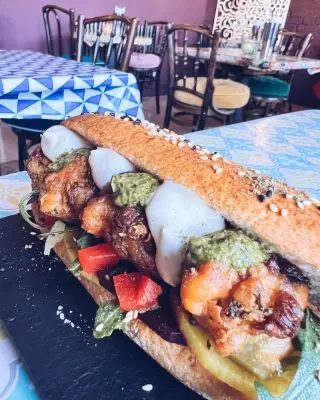 ☾ You’re the afternoon to my Samoon ☽

Our Samoons are baking and the team are getting ready for another busy day here at #OttoVeganEmpire.

Bramhall and beyond, you know what to do if you want to devour one of our ‘Afternoon Samoons’ for lunch… place your orders from 12pm either for dine in or take away ☀️👌🏽

🌐 www.ottoveganempire.com
☎️ 0161 3597502

…

#Vegan #ManchesterVegans #StockportVegans #Bramble Vegans #CheshirePub #VeganFood #VeganSandwich #MiddleEasternFood #VeganCooking #CheshireVegans #CheshirePubCo